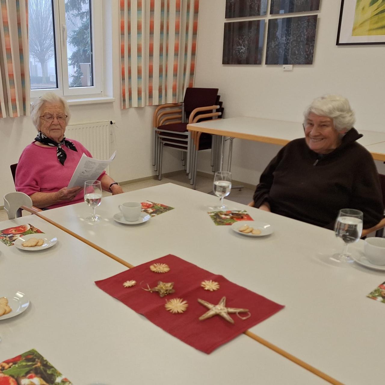 Besucherinnen des Erzählcafe